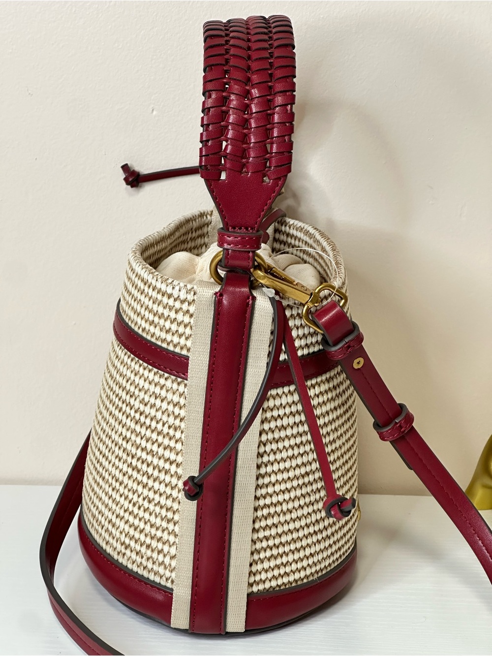 House of Harlow 1960 Woven Bucket Bag Burgundy Crossbody NWT - Picture 6 of 9